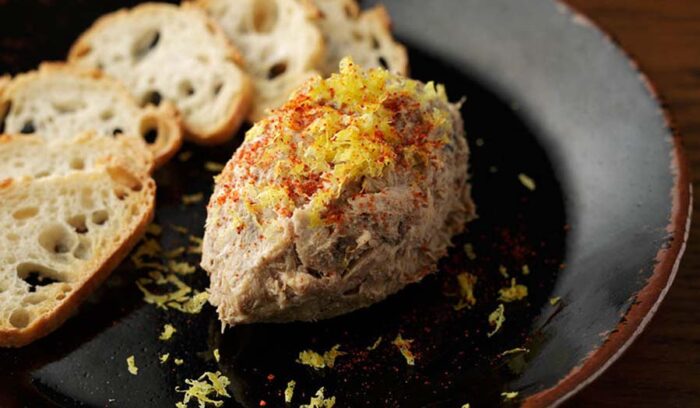 サバで作るフレンチつまみ。「サバのリエット レモンとかんずり風味」