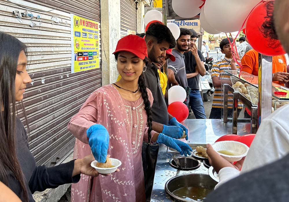 （写真）勉強とビジネスの両立は大変だけど楽しいと話す一方で、家族と過ごす時間をもっと取りたいと語るごく普通の若い女性の一面も持つタープシーさん。