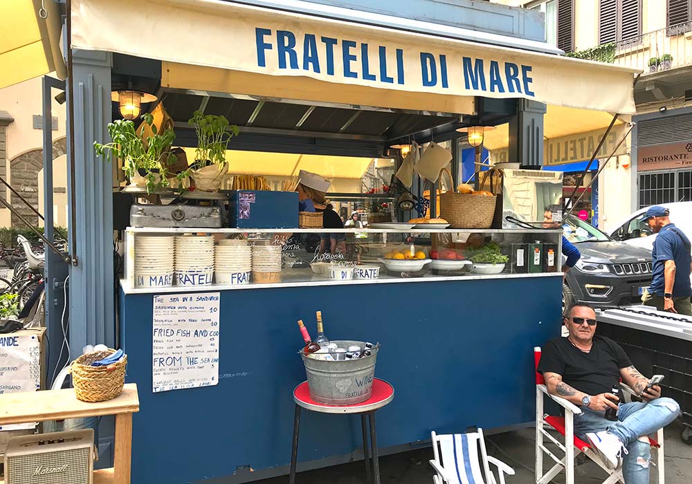 肉食文化のフィレンツェで気を吐く魚介ストリートフード屋台