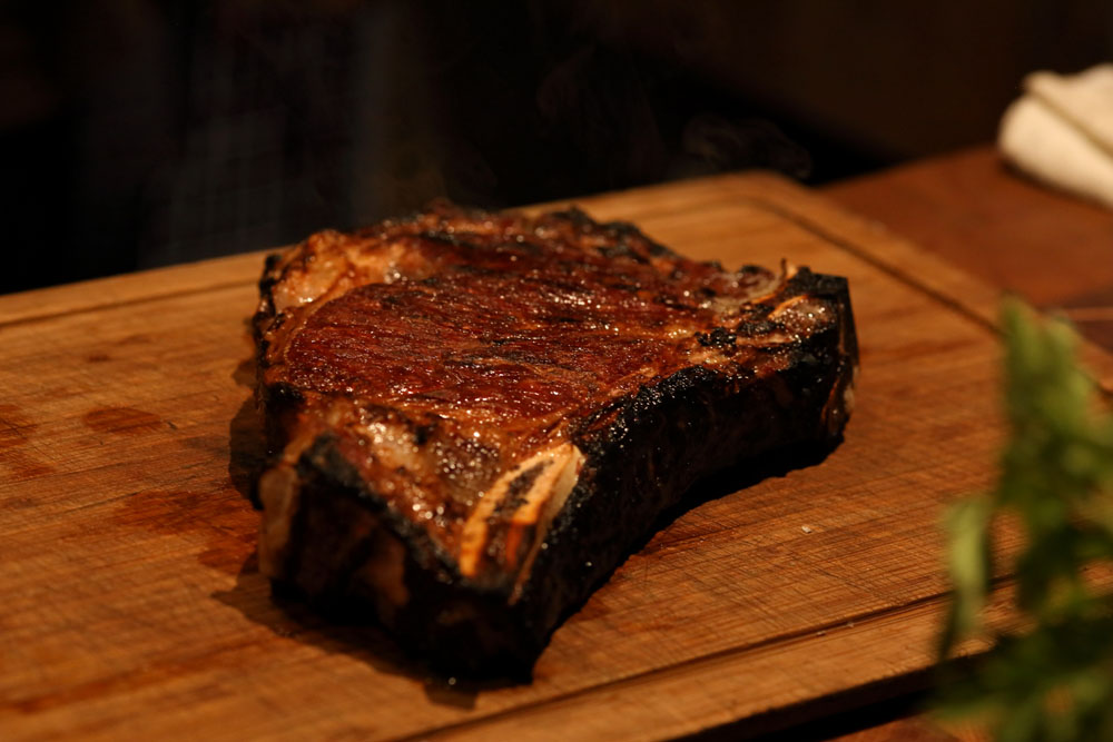 表面がガッシリ、バリバリッとした焼き上がり。