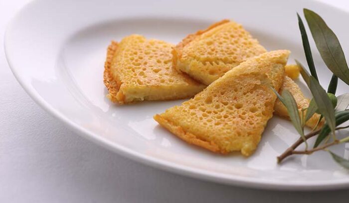 伊ジェノヴァのストリートフード。縁はカリッ、中はふわトロッ「ファリナータ」