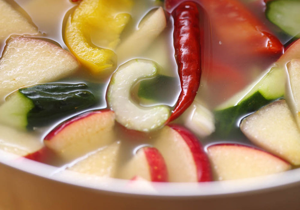 暑い日なら半日で漬かる。ほてった身体を冷ます「水キムチ」