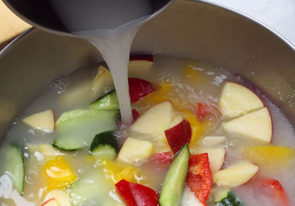 米のとぎ汁を加える