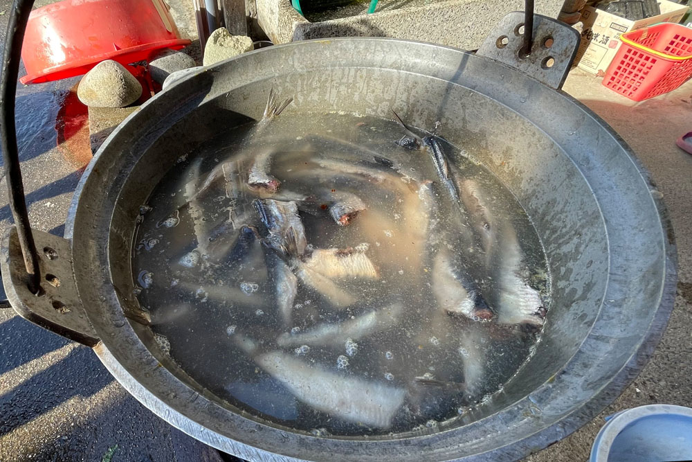 水を加えて煮る