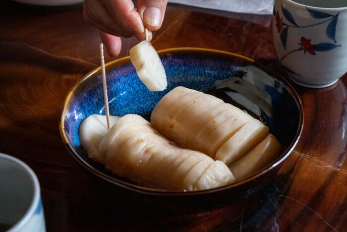 和製アンチョビーで漬けるたくあん