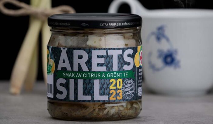 審査員は地元のライフガード。ニシンの島が発表する“ニシン・オブ・ザ・イヤー”