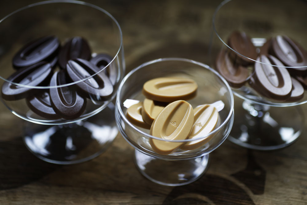 中央が「ドゥルセ」。ビスケットのようなアロマと明るいブロンド色は、シェフたちに新たな表現の可能性を提供する。