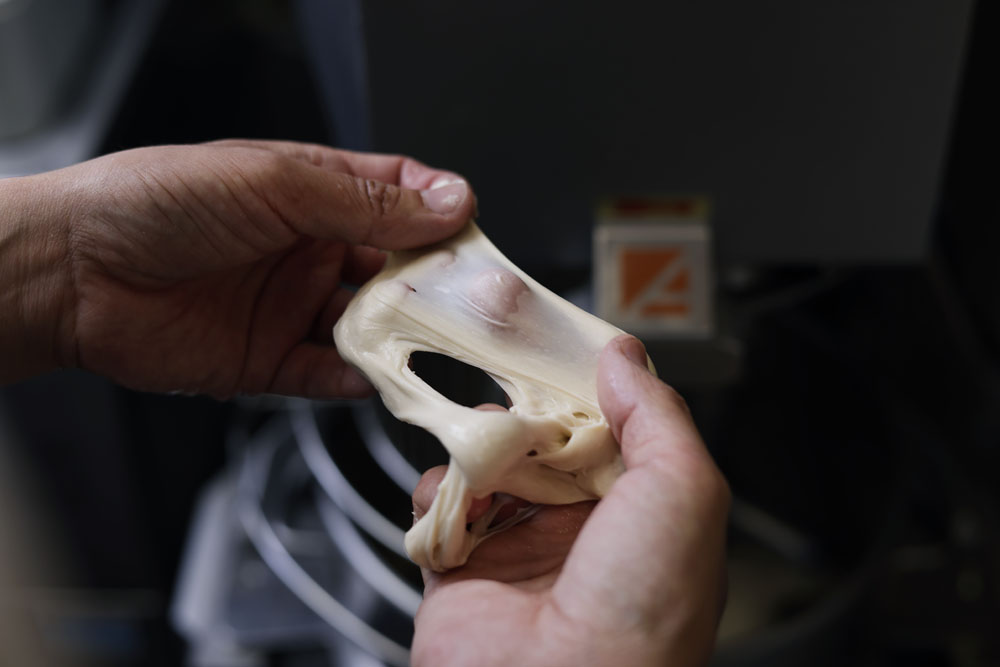 きれいな楕円形の穴