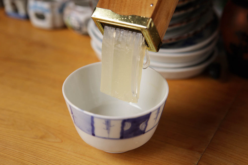 天突きで突き出す