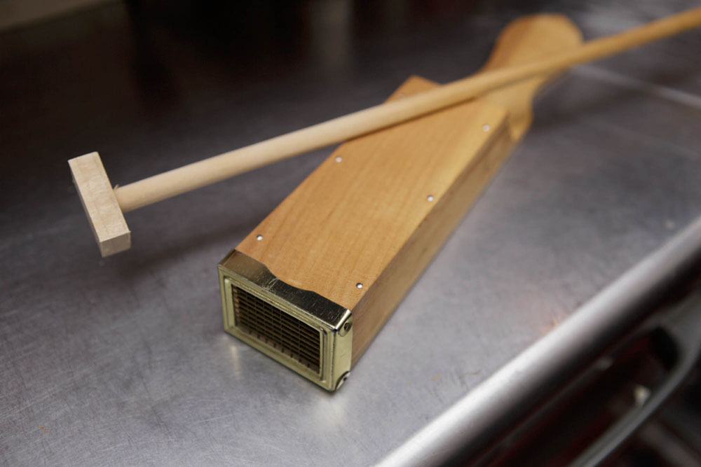 天突き器は必須。大野さんはこれを使ってみたいがためだけに、ところてんをメニューに加えた。