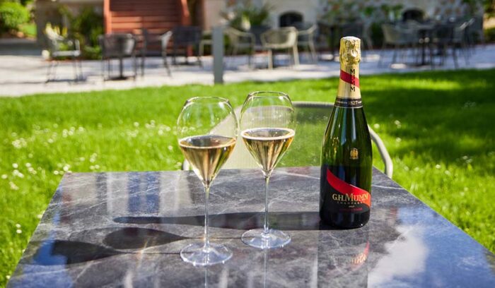 シャンパーニュメゾン一族の邸宅を、次世代シェフのステージに