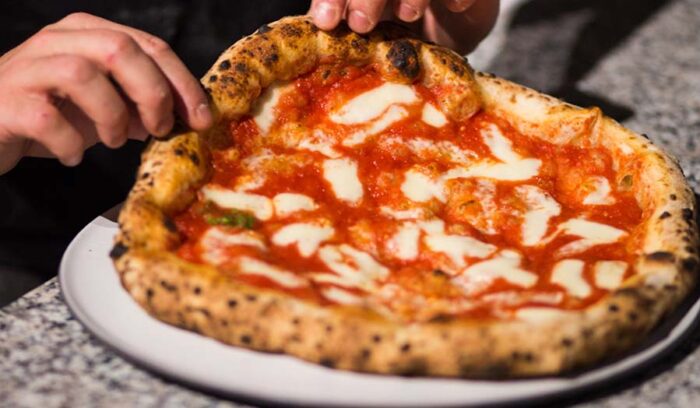 シャンパン片手に極上ピッツァをコース仕立てで。レストラン化するピッツェリア