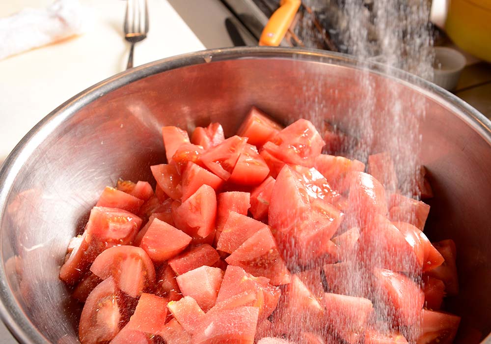 塩とオリーブ油で和える