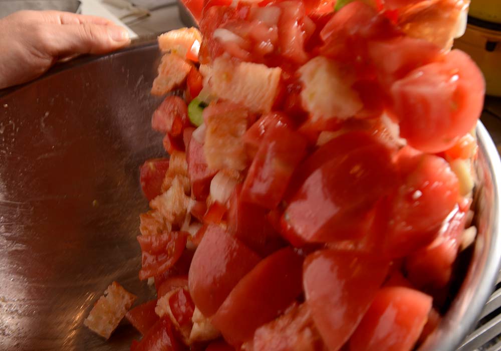 ボウルを振って馴染ませる