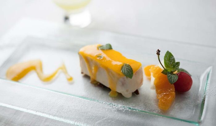 混ぜて冷凍して３時間。シチリア発祥のアイスケーキ「マンゴーのカッサータ」