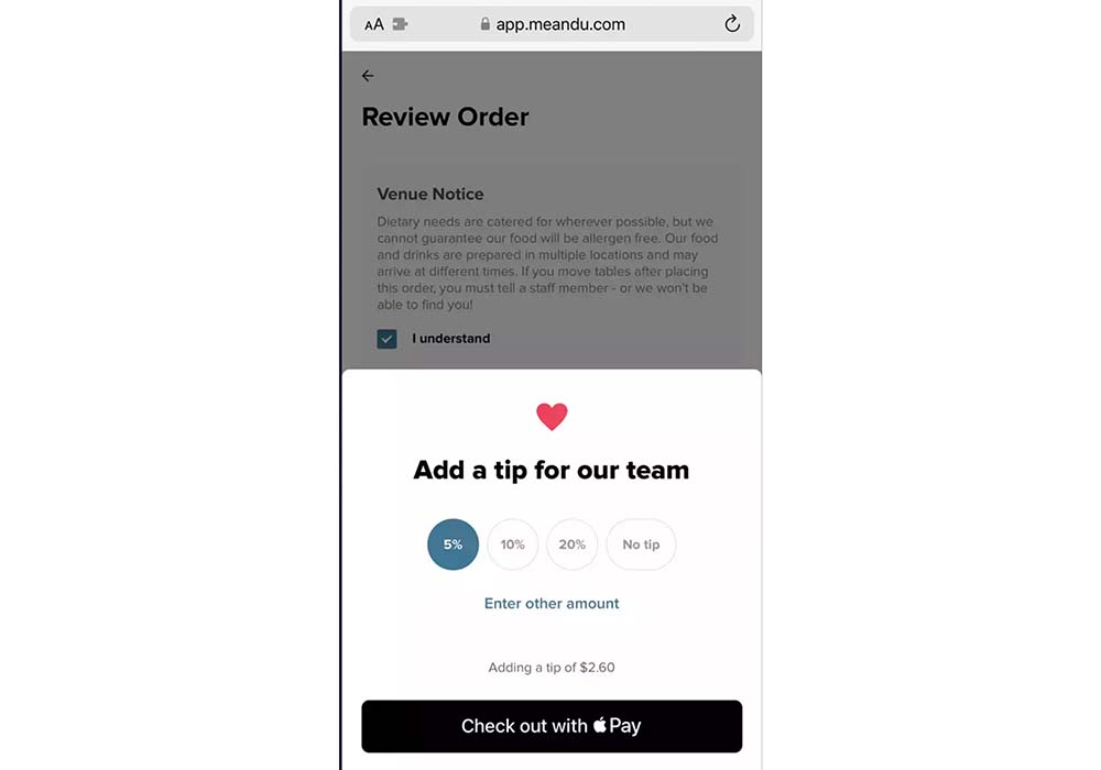 （写真）チップ額が提示されたスマートフォンの決済画面。レディット（インターネット掲示板サイト）では、チップの先払いに憤る数百件のクレームコメントが交わされている。
