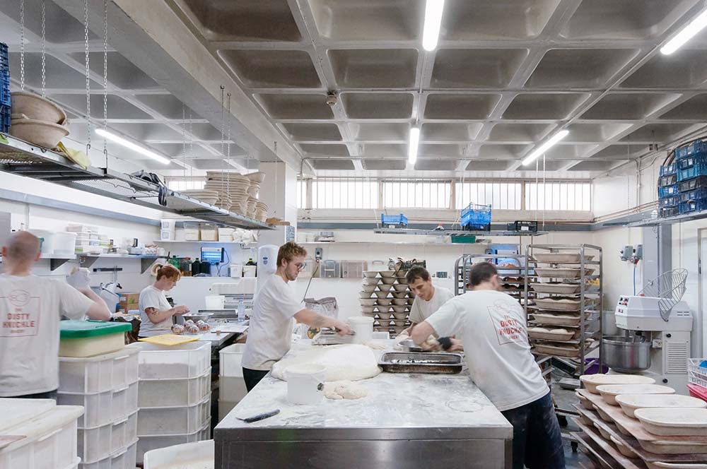 アルチザンベーカリーが実践、若い刑余者のための社会復帰プログラム