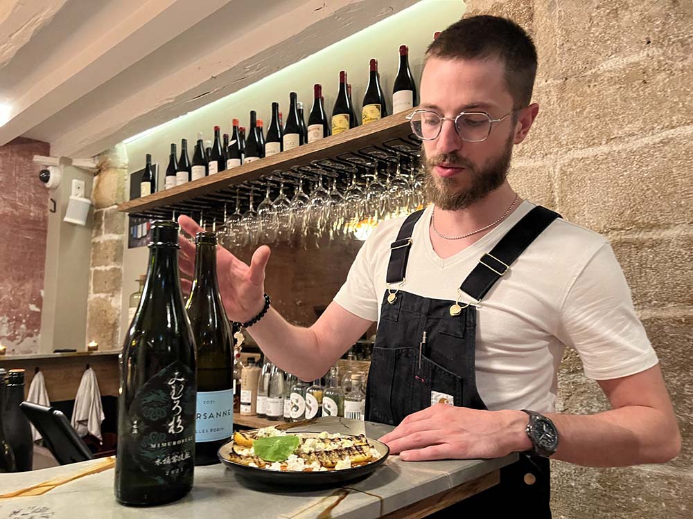 日本酒に精通するソムリエが増えるパリ。独創的なマリアージュをバーで体験