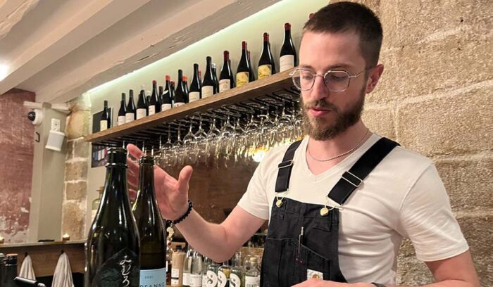 日本酒に精通するソムリエが増えるパリ。独創的な料理とのマリアージュをバーで体験