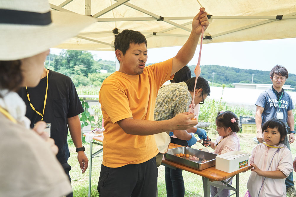産道に卵がある鶏もいました。「これ、もうすぐ下りてくるところやね」