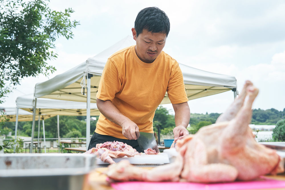 今日の鶏は痩せているし、硬い。でも、味があります。この肉でスープを作ります