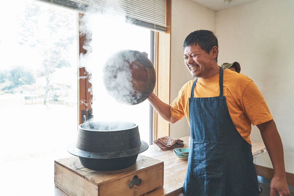 スープは鶏と干し大根、調味は塩のみというシンプルな仕立て。命を味わうのに余計なことはしない。