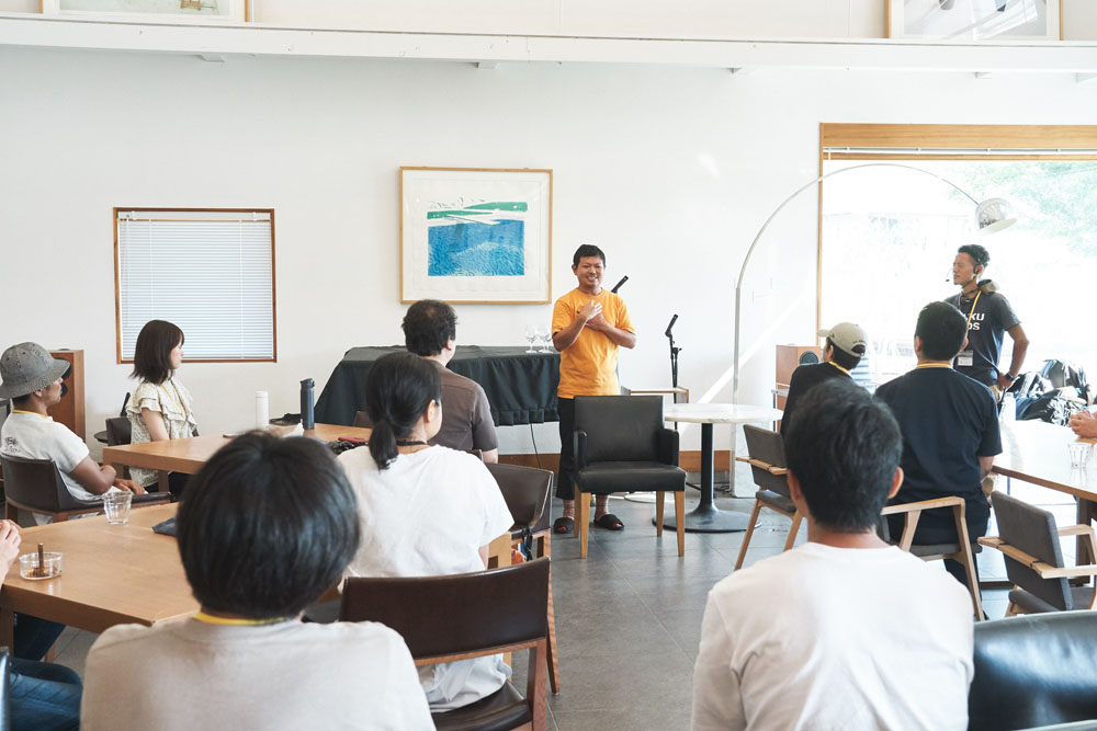 「知ることに貪欲になってください。人間にとって本当に必要なことは何なのかが見えてくる。すると、暮らしはシンプルになっていくと思う」と渡辺シェフ。