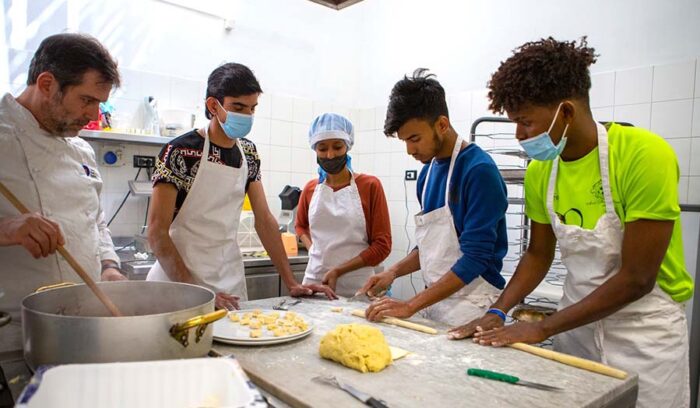 イタリア社会で生き抜くために。スローフード協会が移民青少年をサポート