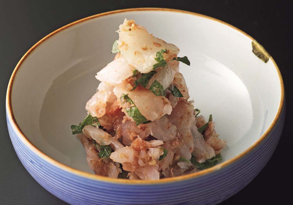 「にほん酒や」の定番メニュー。鬼おろしで粗くおろした大根の歯触りが、箸休めにぴったり。