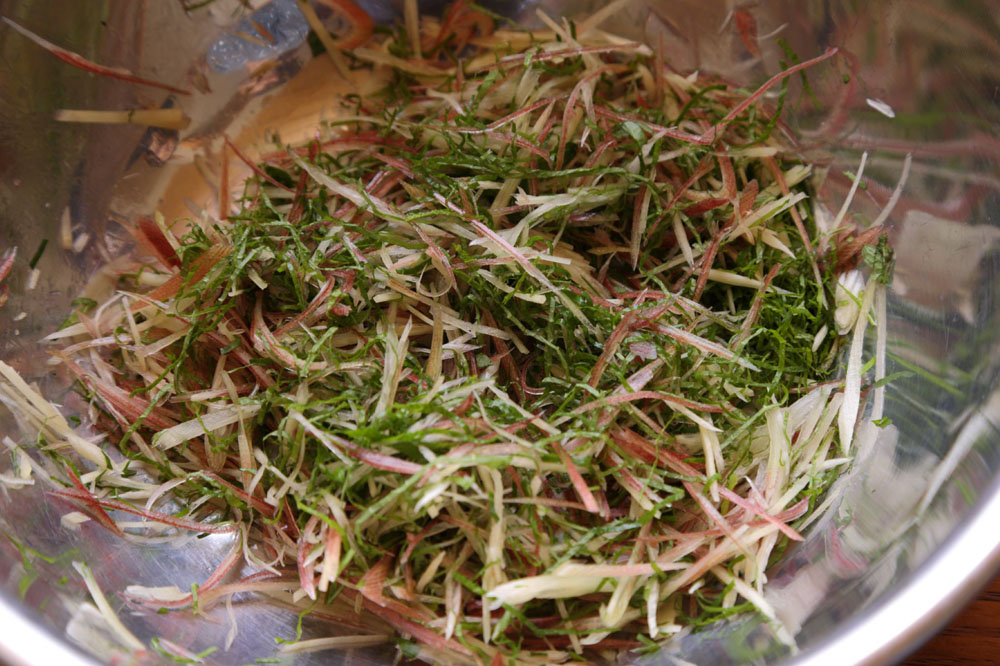 香味野菜と和える