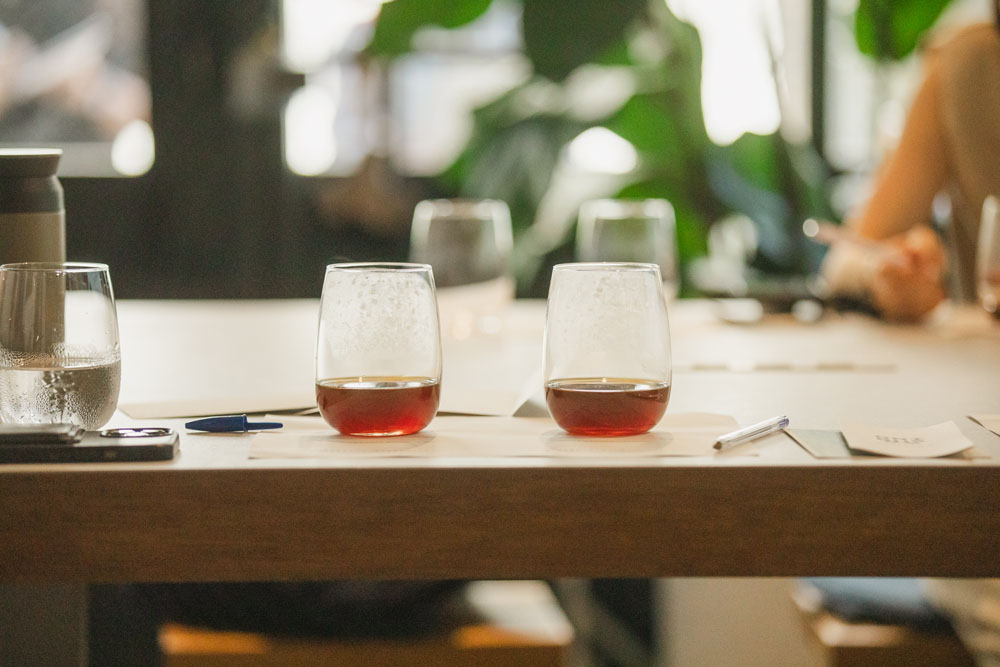 オニバスコーヒーは2023年６月から、ルワンダのコーヒー園でコンポスト・プロジェクトを開始した。コーヒー豆の精製時に出るパルプを堆肥化して有機栽培に活用するための指導をしている。