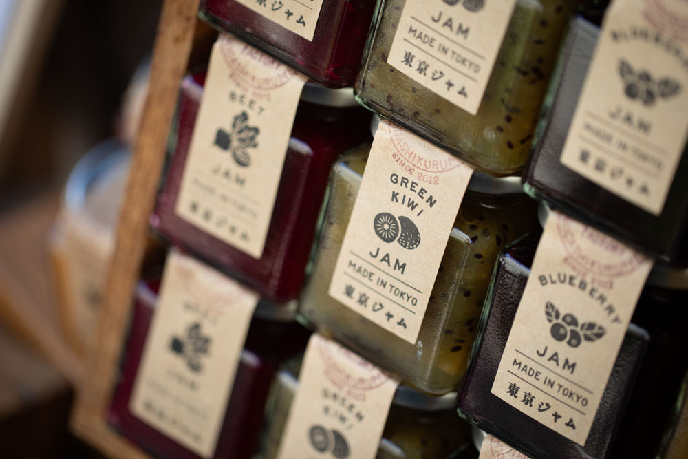 ブルーベリー、キウイフルーツ、梅などの果樹園を持つ奈良山園では、「東京ジャム」のブランド名でジャムも製造。