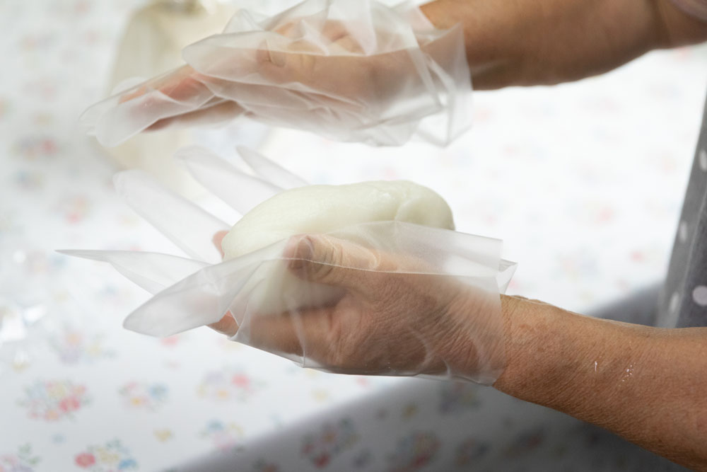 取り出して成形する