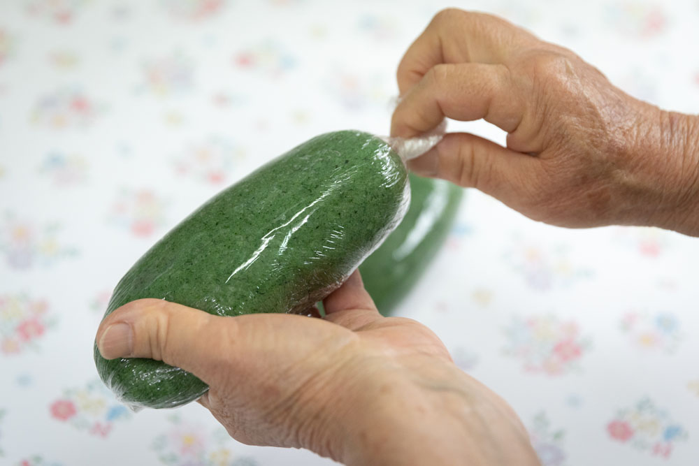 すぐに食べない場合はラップでぴったり包み、冷蔵庫で保存する。