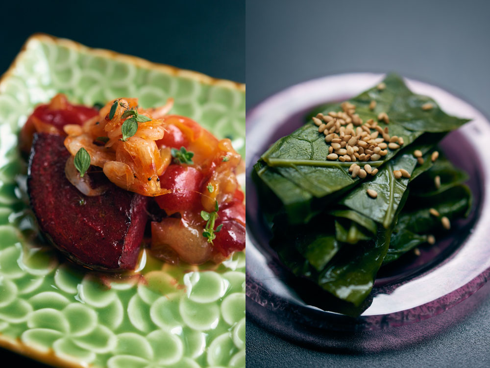 （写真左)「ビーツの冷前菜　チェリーと桜エビ添え」。ビーツを丸ごとオーブンで蒸し、フランボワーズビネガーのタレでマリネ。甘酸っぱさ、香ばしさ、甲殻類の旨味を重ねて。 （写真右）「ケールのおひたし」。縮れタイプより硬めのケールはかつおだしで茹で、煮汁ごと２日前後置いて味を染み込ませる。旨味たっぷりでほろ苦い、汁気たっぷりの箸休めに。