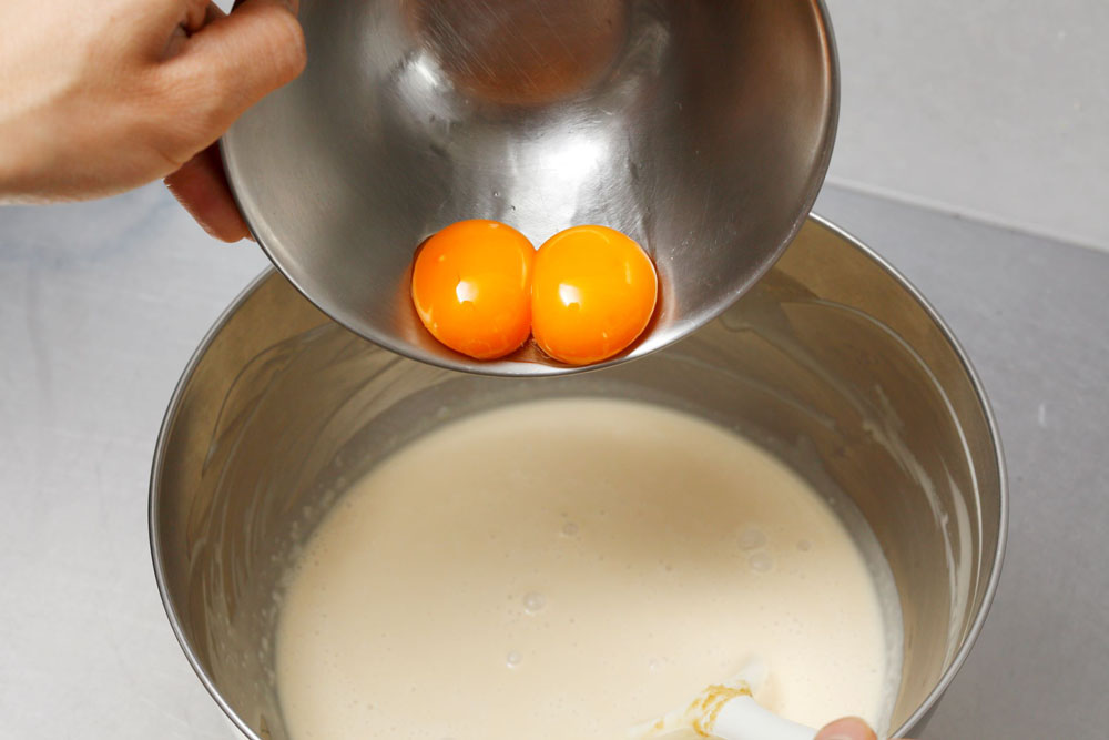 卵黄を加える