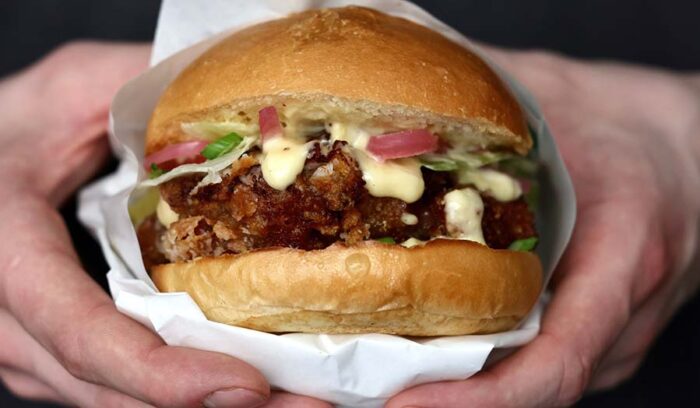 “から揚げ好き”パリジャンがオープンしたエコなストリートフード店