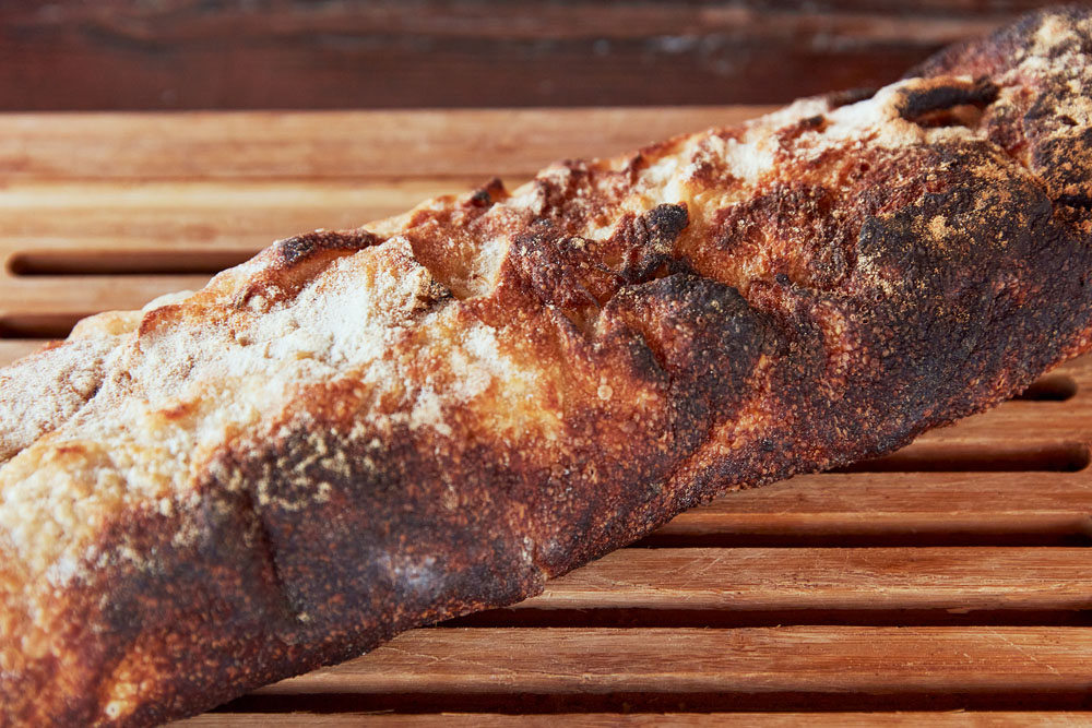 茨城県産小麦「ゆめかおり」と自家製発酵種で作るバゲットも。