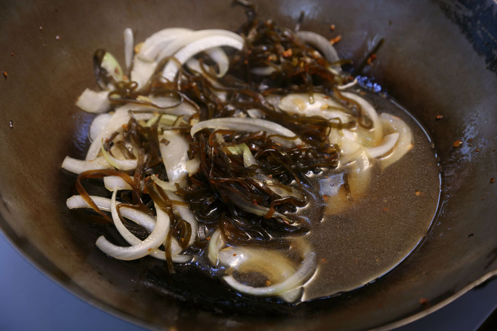 だし汁を加える