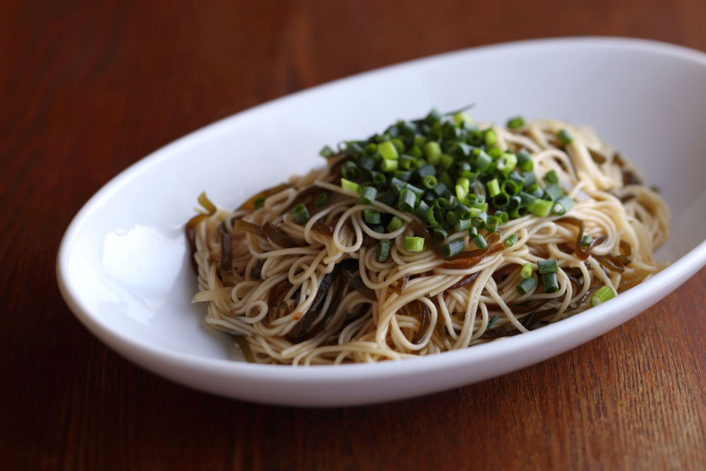 水分多めの仕上がりで、吞み疲れた胃にもスルスル入ってしまう。味が馴染んだ翌日もまた美味。