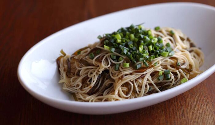 酒呑みの〆に、翌日も旨い「そーめんチャンプル」