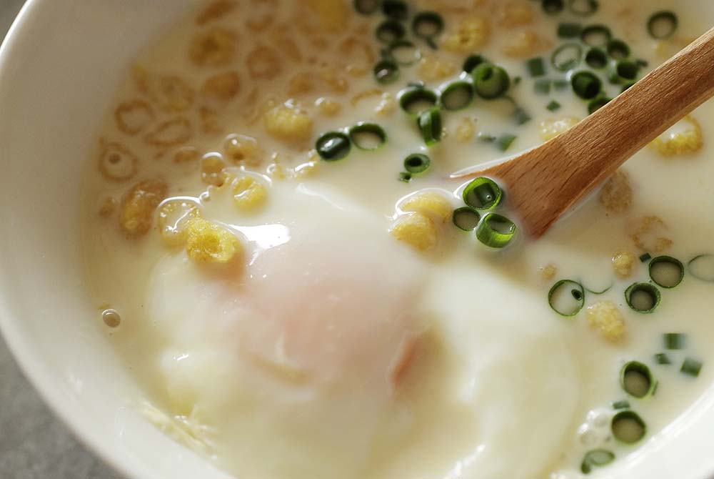 和風に。天かすで食べ応えを、青ネギで香味を添えて満足感をアップ。ゴマを振っても。
