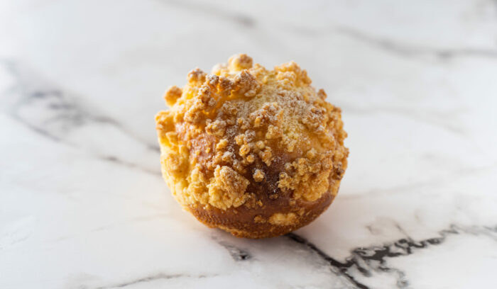 ショコラの繊細なエッセンスを纏う、羽のように軽い食べ心地のヴィエノワズリー