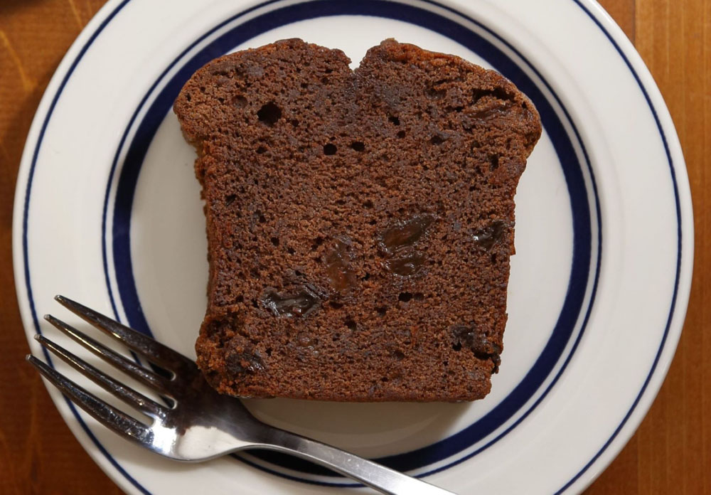 甘酸っぱさがアクセント「チョコレートとレーズンのパウンドケーキ」