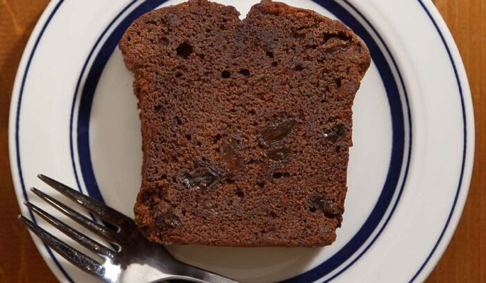 甘酸っぱさがアクセント「チョコレートとレーズンのパウンドケーキ」