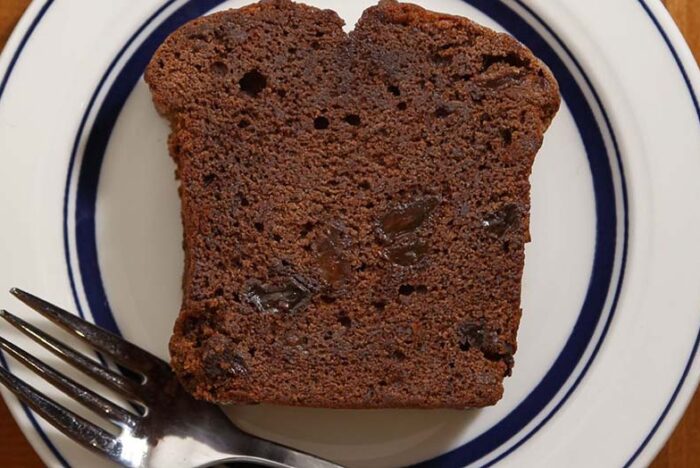 甘酸っぱさがアクセント「チョコレートとレーズンのパウンドケーキ」