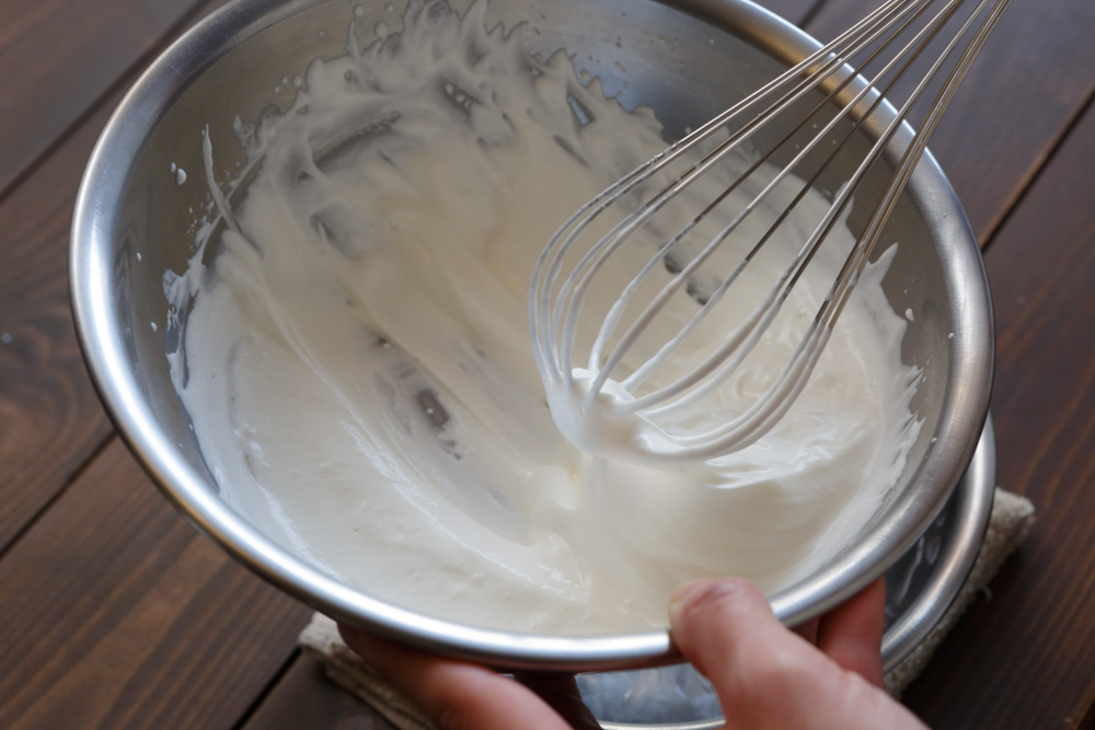 生クリームを７分立てにする