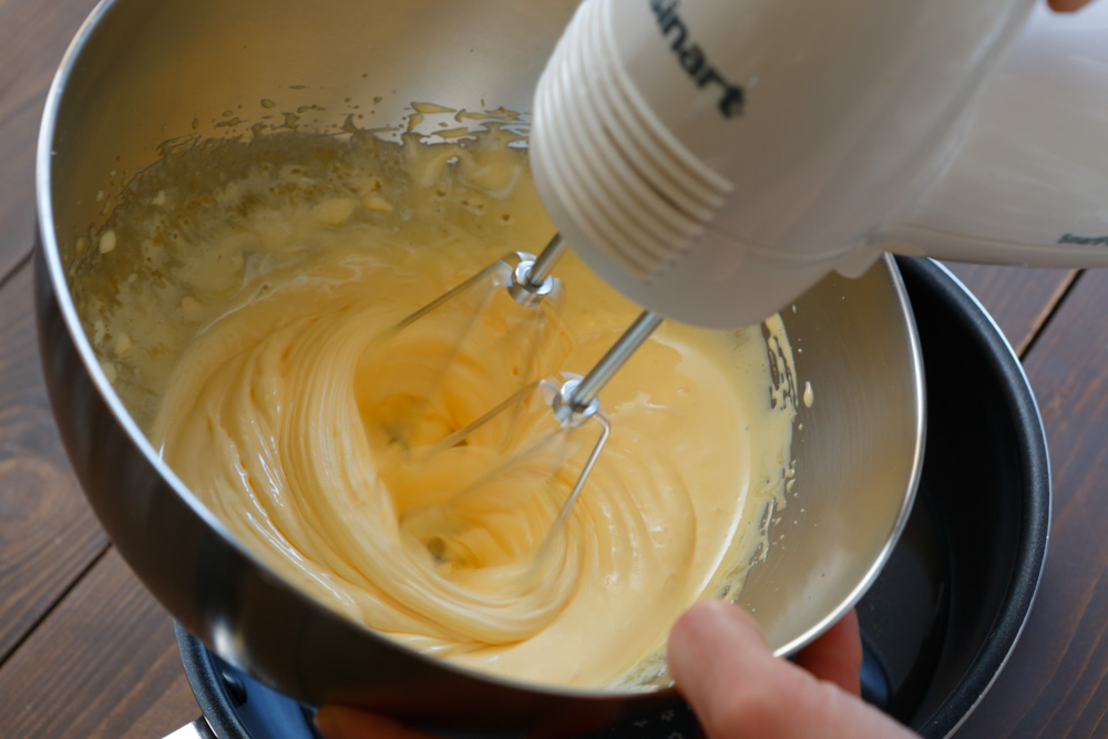 卵黄をさらに混ぜる