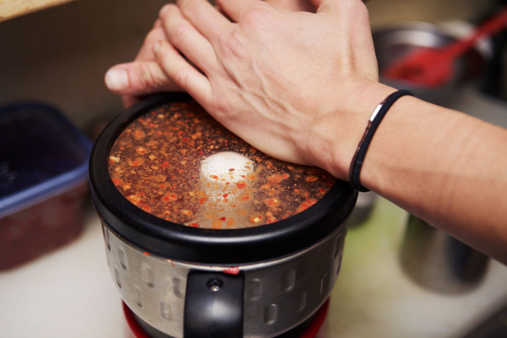 材料を粉砕する