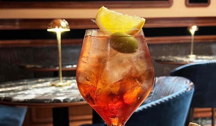 ネグローニ・カクテルの殿堂、カフェ「ジャコーサ」がフィレンツェに復活